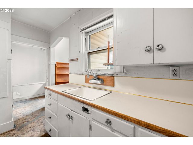 1724 Ne 49TH Ave, Portland, OR 97213