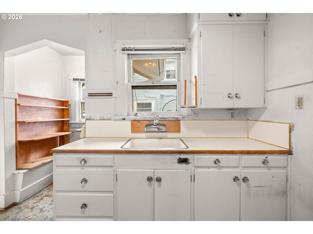 1724 Ne 49TH Ave, Portland, OR 97213