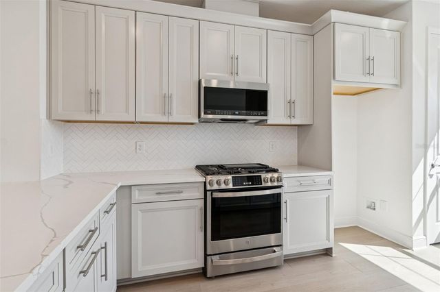 8011 SEAFLOWER PARKWAY, Bradenton, FL 34210