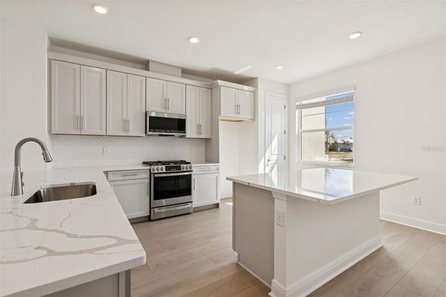 8011 SEAFLOWER PARKWAY, Bradenton, FL 34210