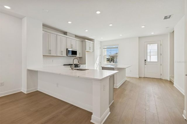 8011 SEAFLOWER PARKWAY, Bradenton, FL 34210