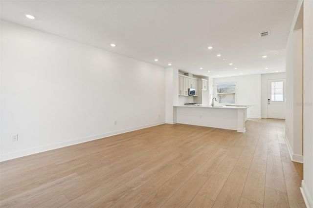 8011 SEAFLOWER PARKWAY, Bradenton, FL 34210