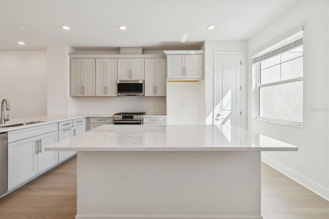 8011 SEAFLOWER PARKWAY, Bradenton, FL 34210