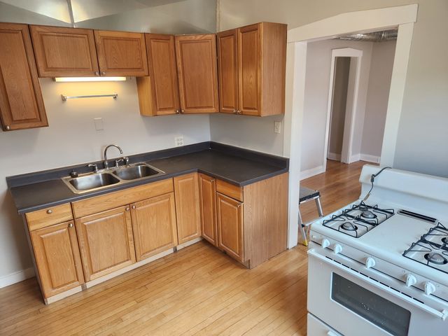2835 W Byron Street 2E, Chicago, IL 60618