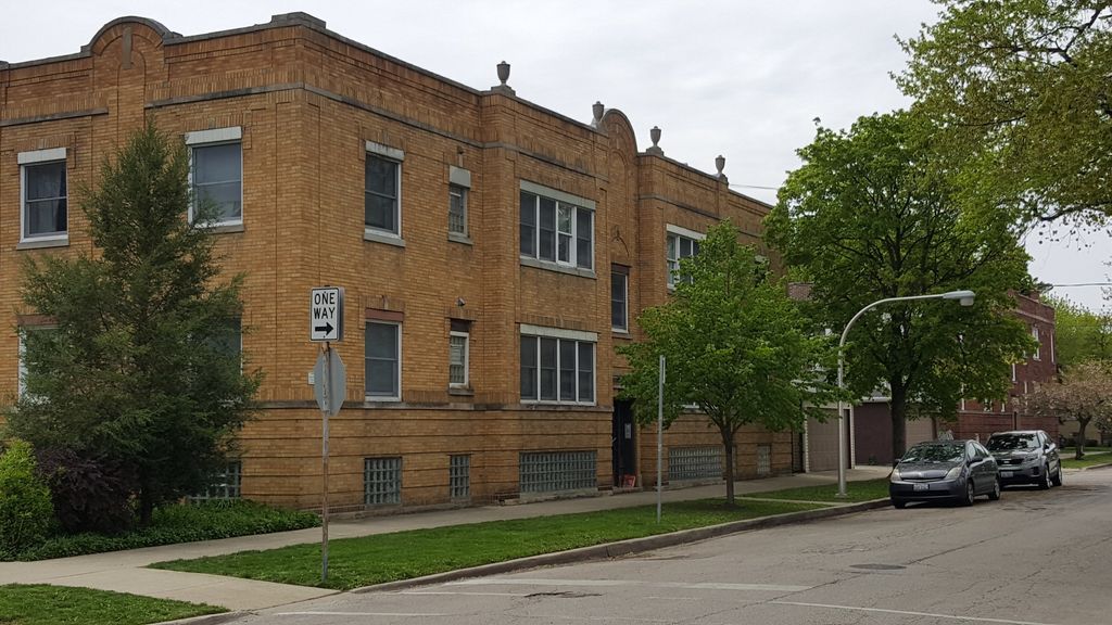 2835 W Byron Street 2E, Chicago, IL 60618