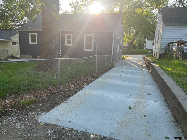 310 Hillcrest Drive, Plattsmouth, NE 68048