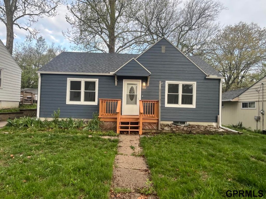 310 Hillcrest Drive, Plattsmouth, NE 68048