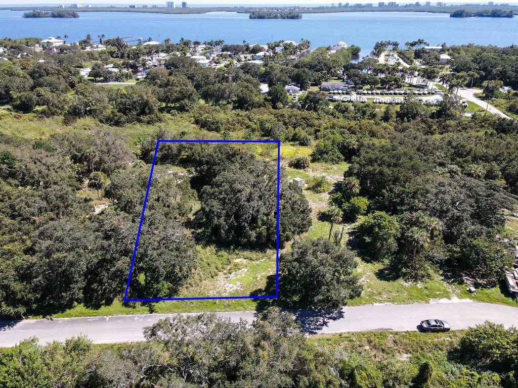 4108 Mariner Oaks Way, St Lucie Village, FL 34946