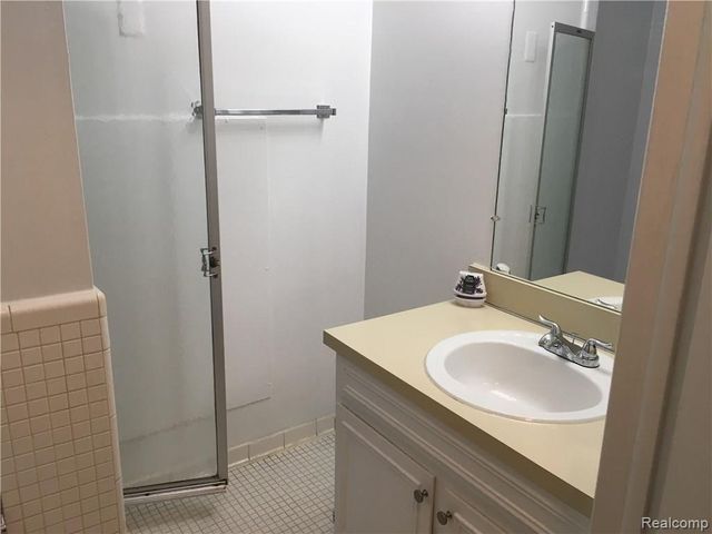 444 N FOX HILLS Drive N 3, Bloomfield Hills, MI 48304