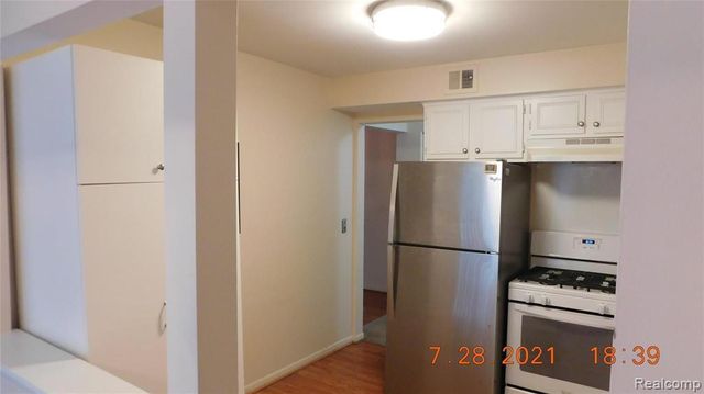 444 N FOX HILLS Drive N 3, Bloomfield Hills, MI 48304