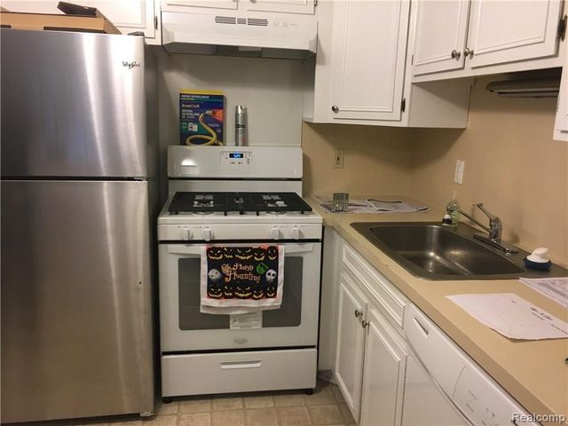 444 N FOX HILLS Drive N 3, Bloomfield Hills, MI 48304
