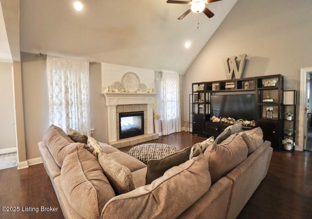 221 Willow Bend Ct, Mt Washington, KY 40047