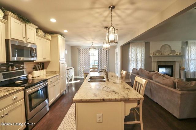 221 Willow Bend Ct, Mt Washington, KY 40047