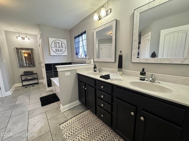 221 Willow Bend Ct, Mt Washington, KY 40047