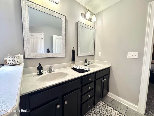 221 Willow Bend Ct, Mt Washington, KY 40047