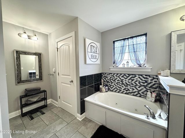 221 Willow Bend Ct, Mt Washington, KY 40047