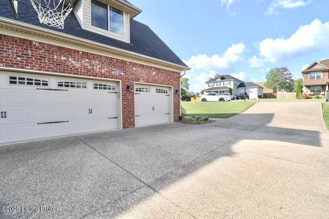 221 Willow Bend Ct, Mt Washington, KY 40047