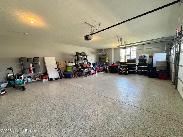 221 Willow Bend Ct, Mt Washington, KY 40047