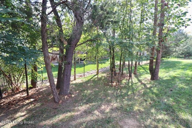 221 Willow Bend Ct, Mt Washington, KY 40047