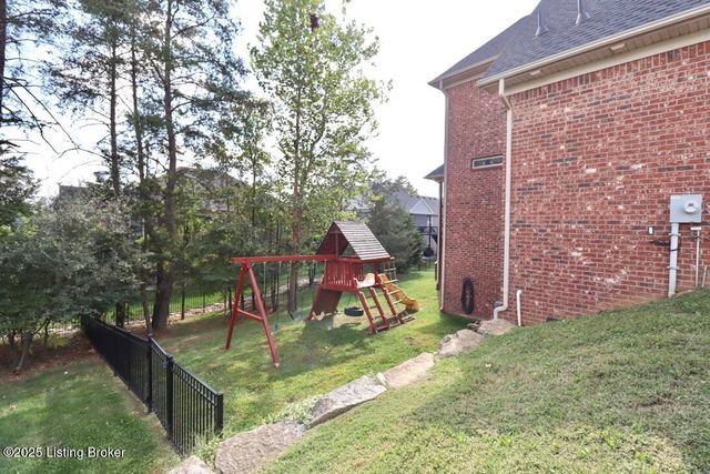 221 Willow Bend Ct, Mt Washington, KY 40047