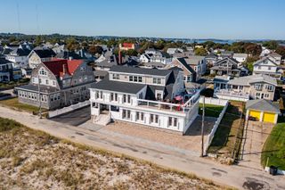 133 Beach Ave, Hull, MA 02045