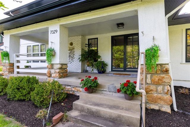 7329 Ward Parkway, Kansas City, MO 64114