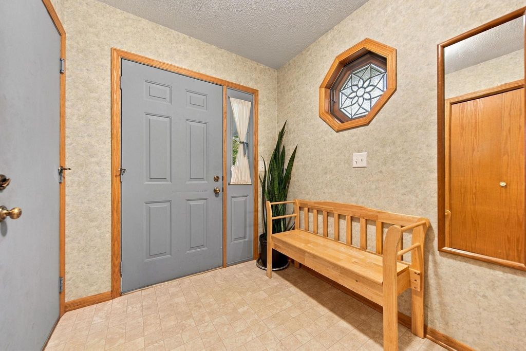 940 Douglas Court, Anoka, MN 55303 — photo 4