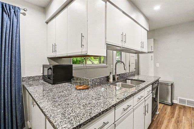624 Susan Drive, Ann Arbor, MI 48103