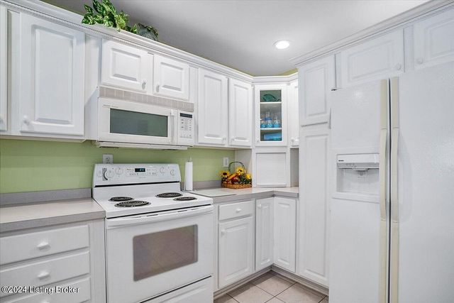 1122 Riverside Dr, Prospect, KY 40059