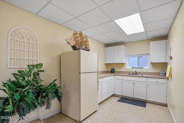 1122 Riverside Dr, Prospect, KY 40059