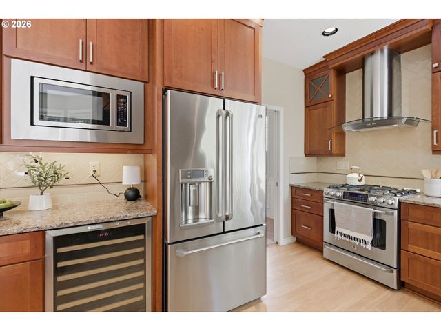 17628 Nw GILBERT Ln, Portland, OR 97229