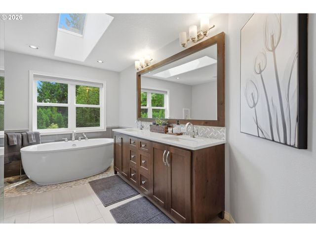 17628 Nw GILBERT Ln, Portland, OR 97229