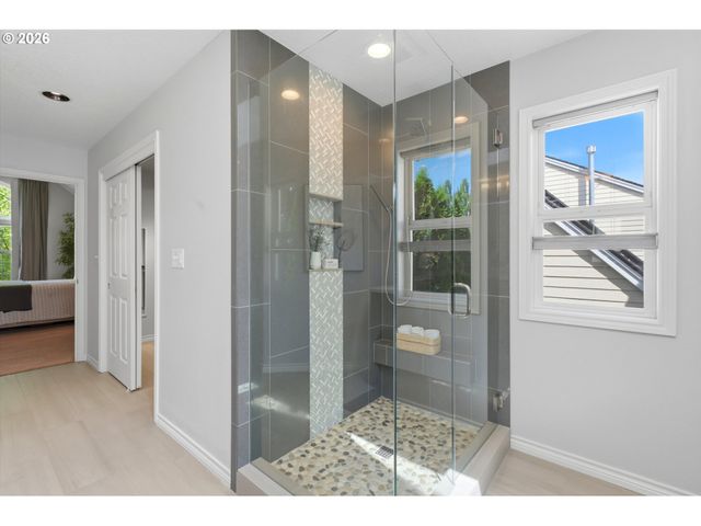 17628 Nw GILBERT Ln, Portland, OR 97229