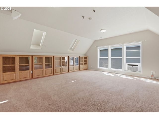 17628 Nw GILBERT Ln, Portland, OR 97229