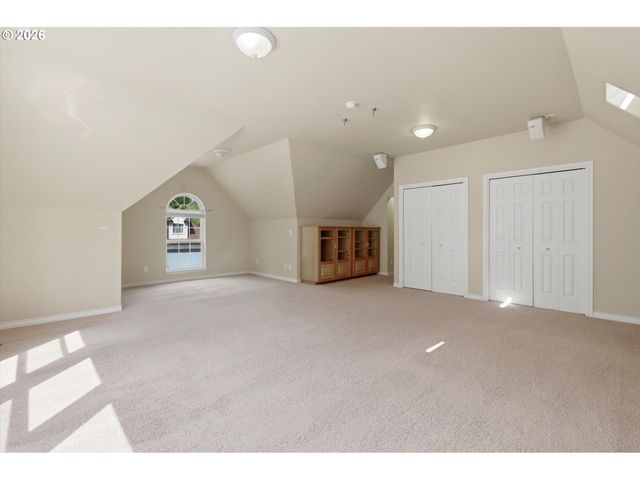 17628 Nw GILBERT Ln, Portland, OR 97229
