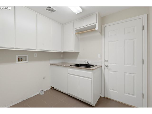 17628 Nw GILBERT Ln, Portland, OR 97229
