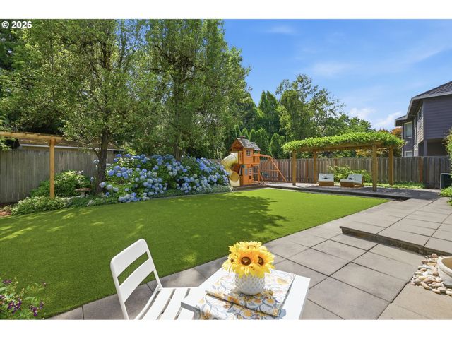 17628 Nw GILBERT Ln, Portland, OR 97229