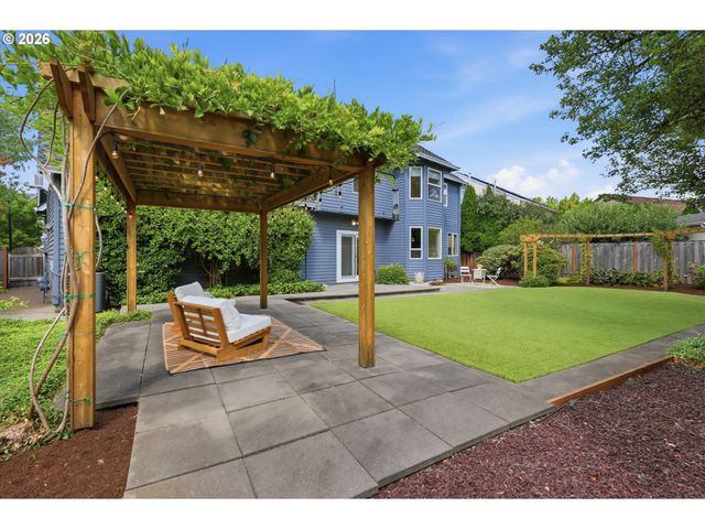 17628 Nw GILBERT Ln, Portland, OR 97229
