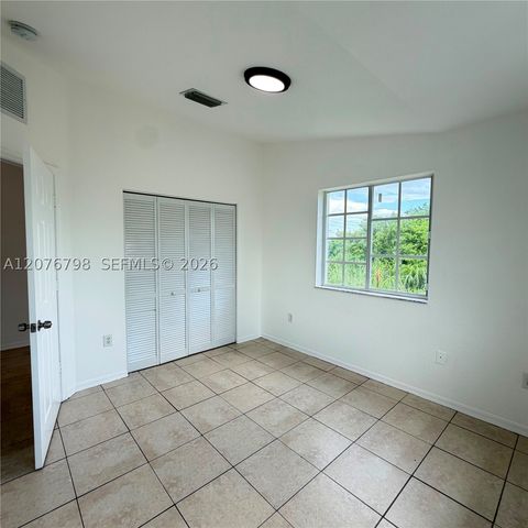 923 SE 16th Ct, Homestead, FL 33034