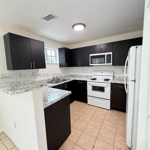 923 SE 16th Ct, Homestead, FL 33034