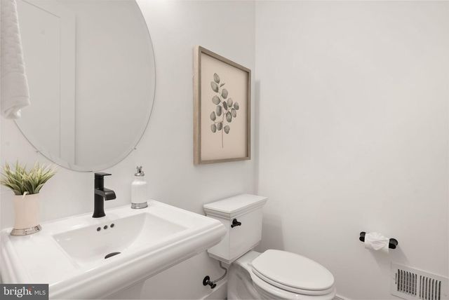 11800 VALLEY RD, Fairfax, VA 22033