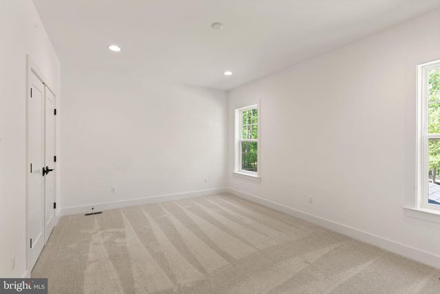11800 VALLEY RD, Fairfax, VA 22033