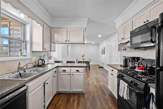 706 NW 14th Street, Bentonville, AR 72712