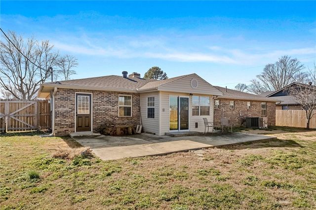 706 NW 14th Street, Bentonville, AR 72712