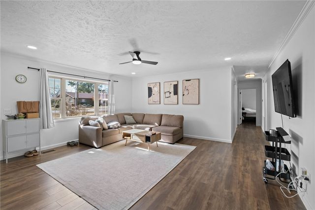 706 NW 14th Street, Bentonville, AR 72712