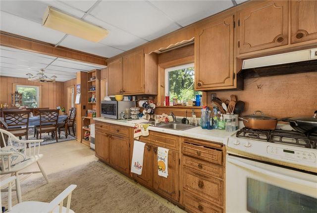 540 Switch Road, Richmond, RI 02894