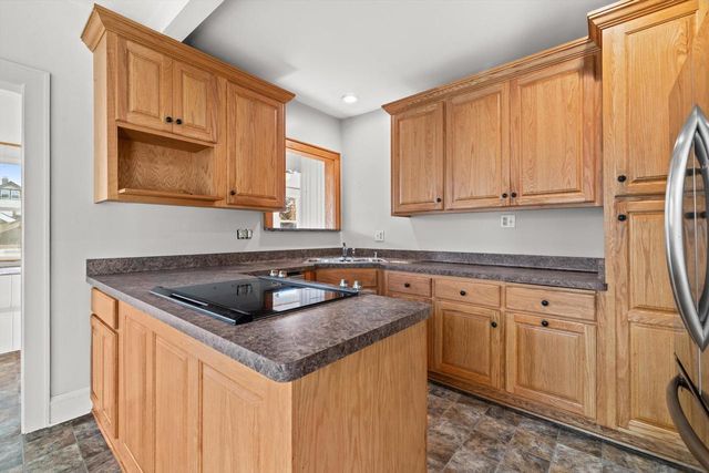 2739 S Shore DRIVE, Milwaukee, WI 53207