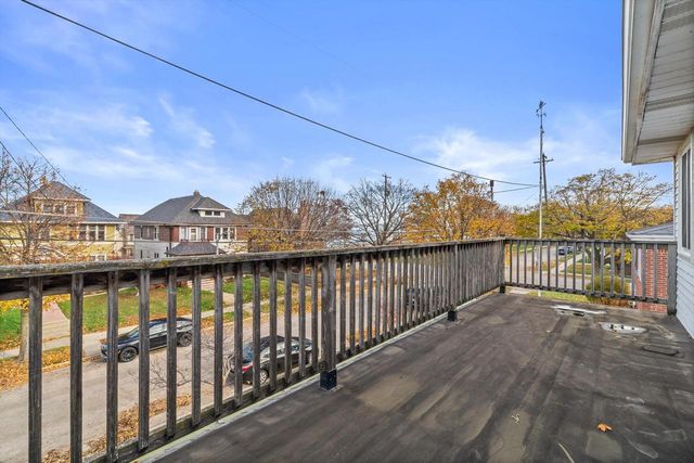 2739 S Shore DRIVE, Milwaukee, WI 53207