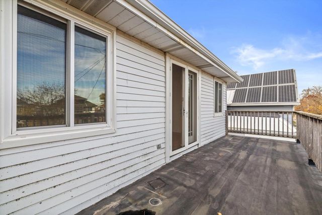 2739 S Shore DRIVE, Milwaukee, WI 53207