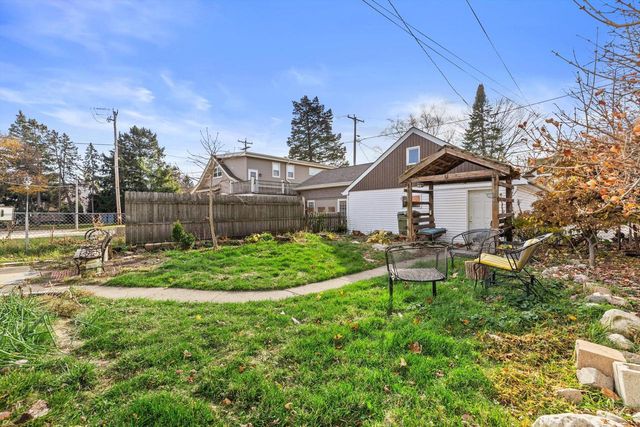 2739 S Shore DRIVE, Milwaukee, WI 53207